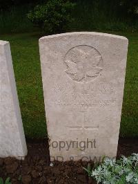 Etaples Military Cemetery - Parent, P